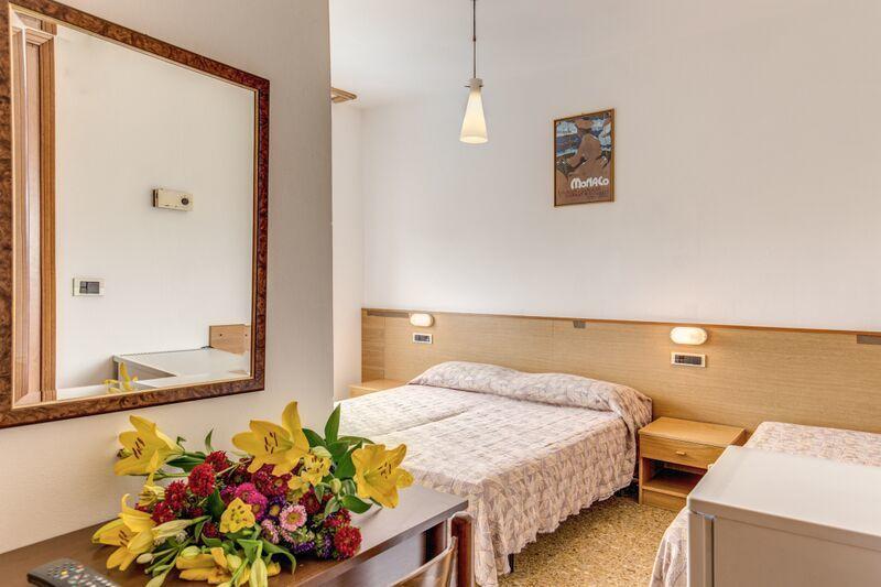 Hotel Manzoni Лидо ди Йезоло Стая снимка