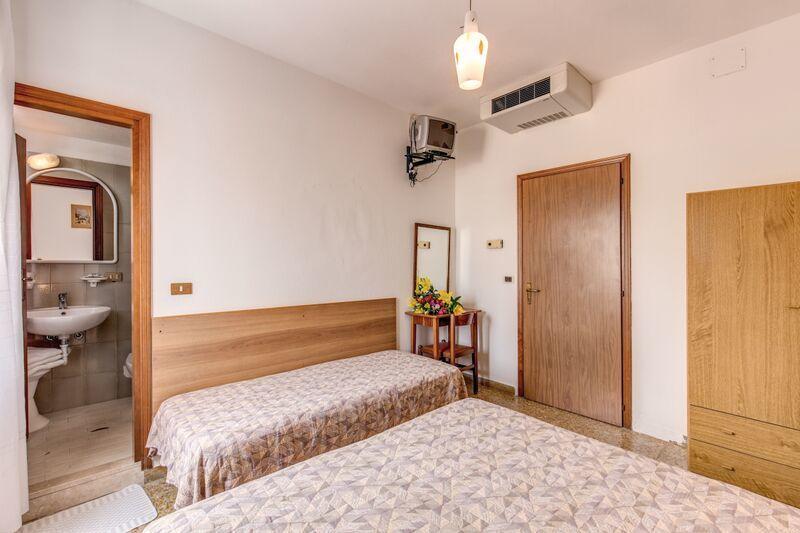 Hotel Manzoni Лидо ди Йезоло Стая снимка