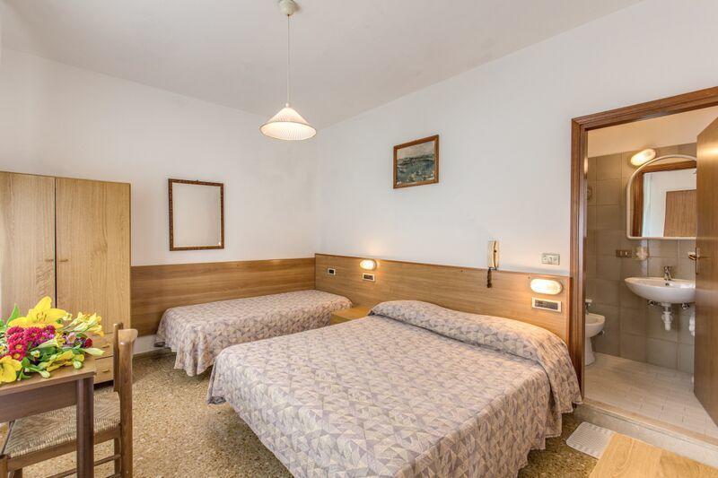 Hotel Manzoni Лидо ди Йезоло Екстериор снимка