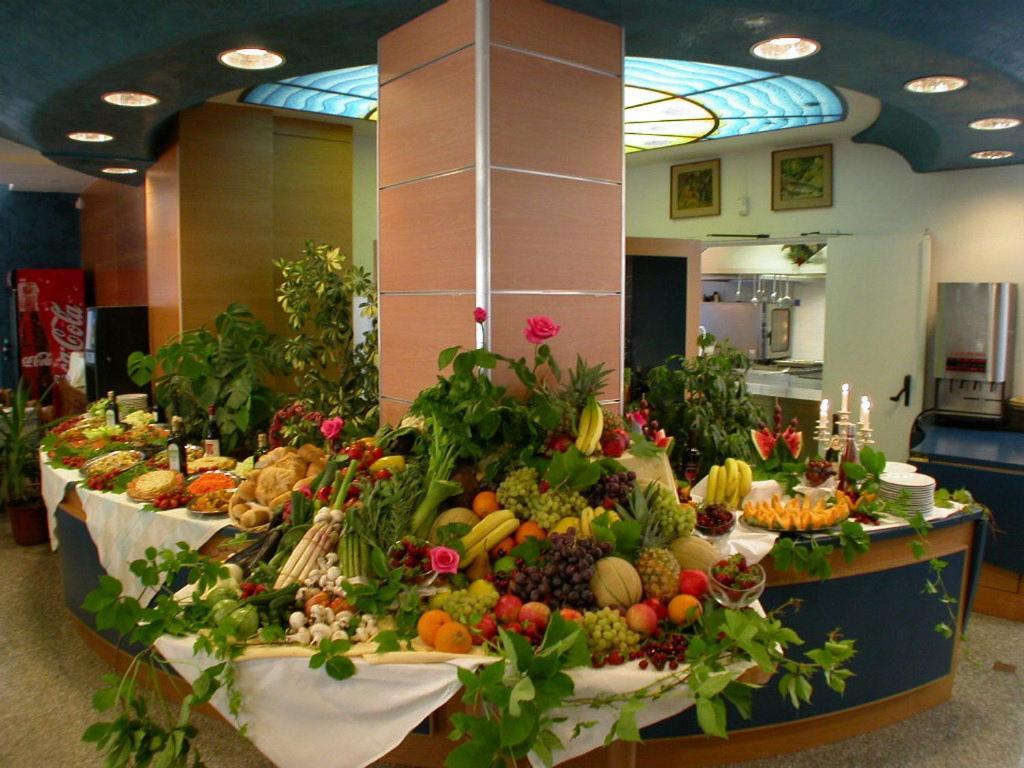 Hotel Manzoni Лидо ди Йезоло Екстериор снимка
