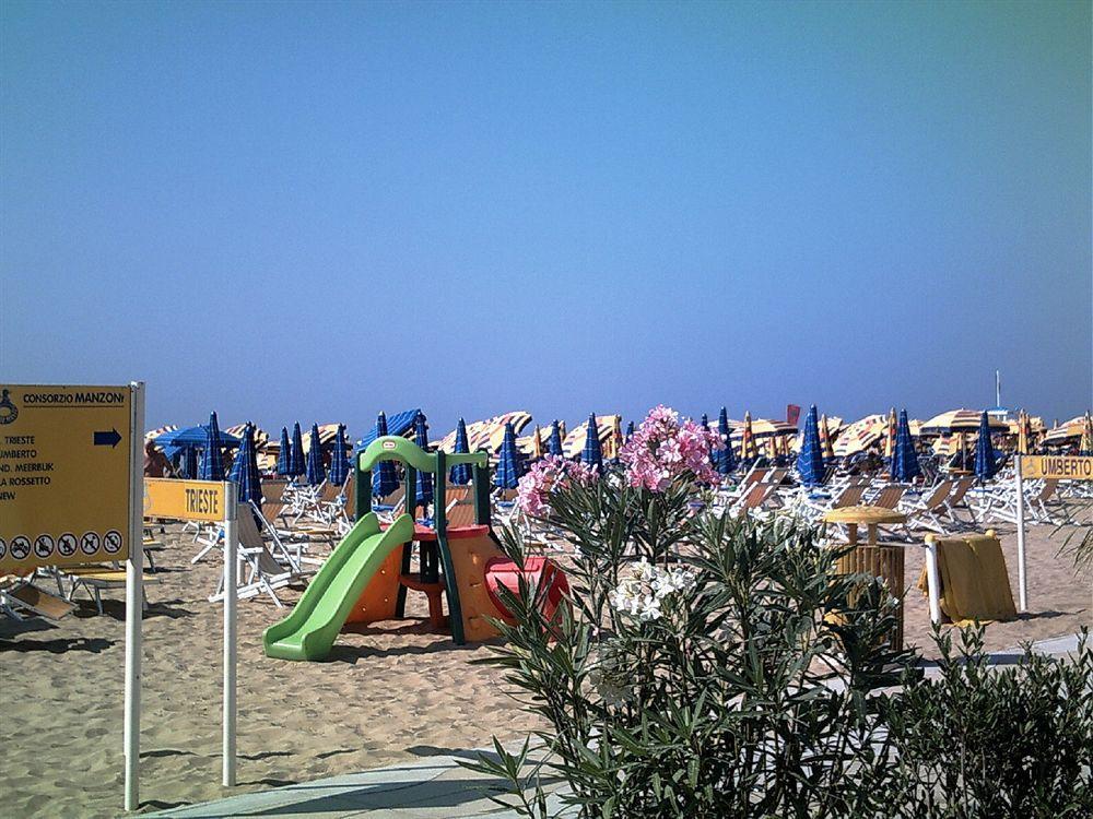 Hotel Manzoni Лидо ди Йезоло Екстериор снимка