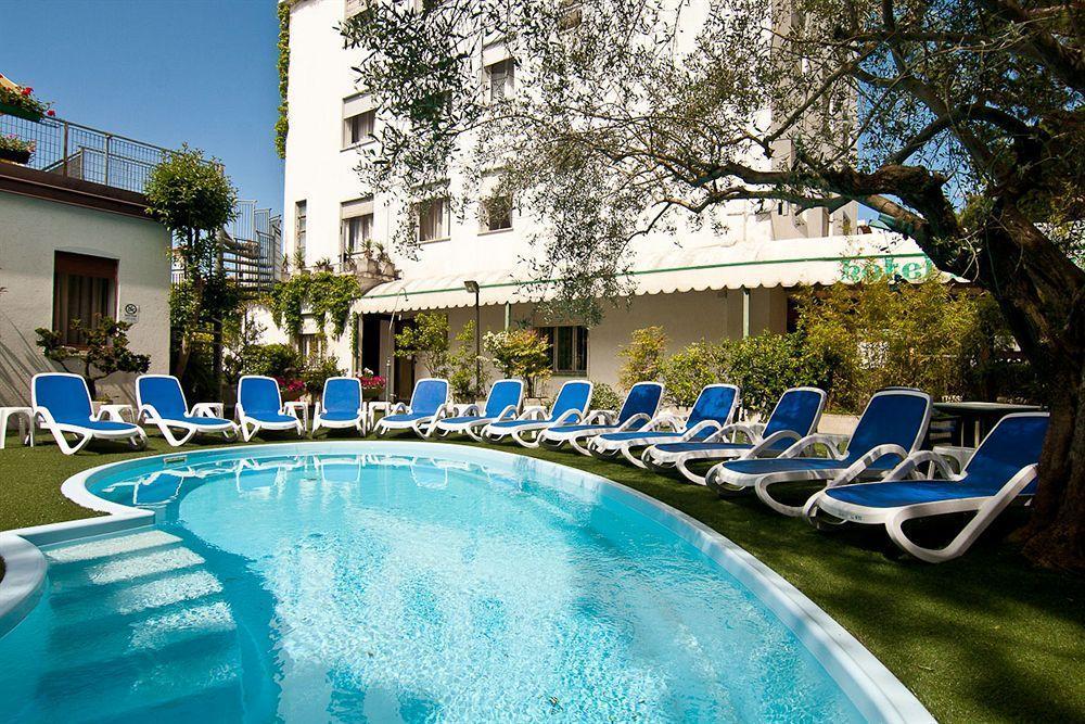 Hotel Manzoni Лидо ди Йезоло Екстериор снимка