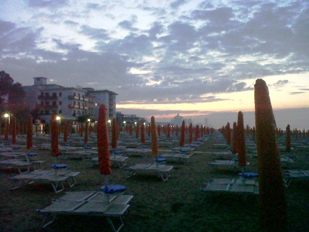 Hotel Manzoni Лидо ди Йезоло Екстериор снимка