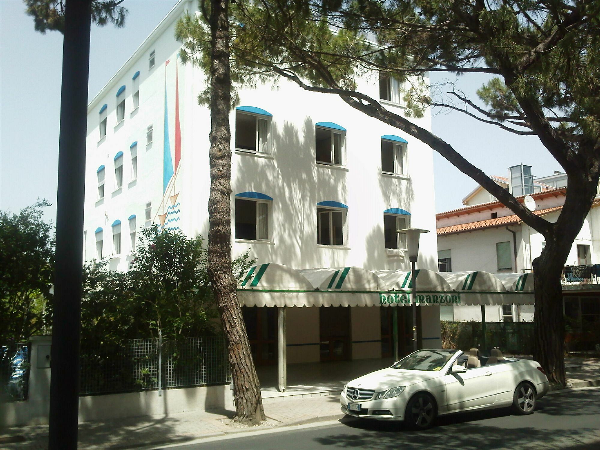 Hotel Manzoni Лидо ди Йезоло Екстериор снимка